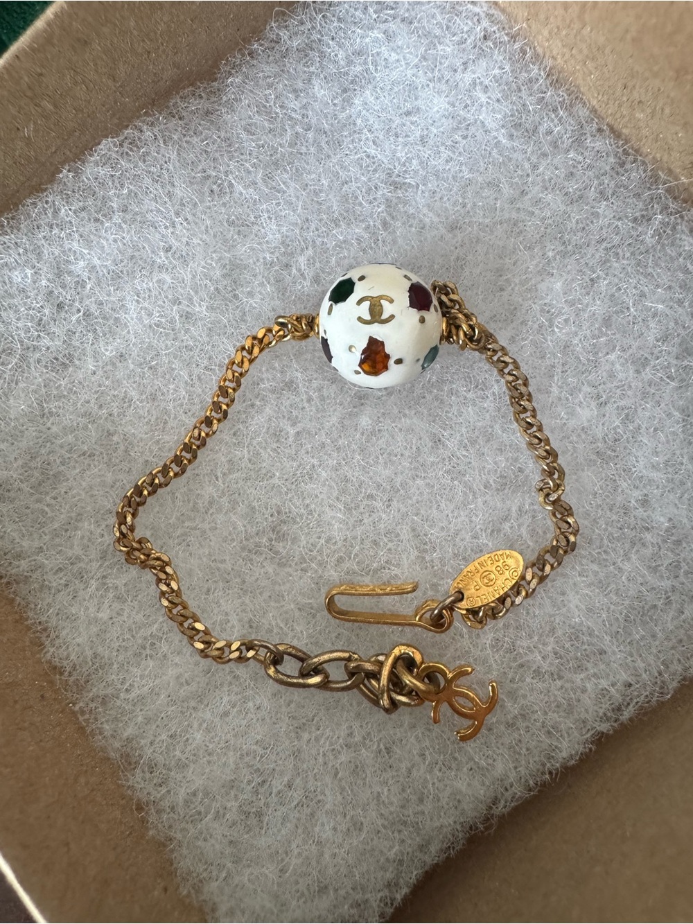 CHANEL Gold Chain Bracelet with White Multicolor Speckled Bead